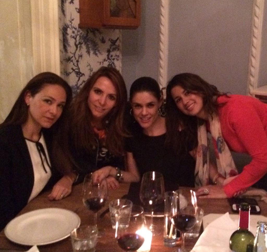 gglv's tweet photo. Un aplauso para amigas como las mías! #suertuda #lasadoro #37 @cambioa @IbarrolKar @ErikaZaba http://t.co/s5XKFvVKgk