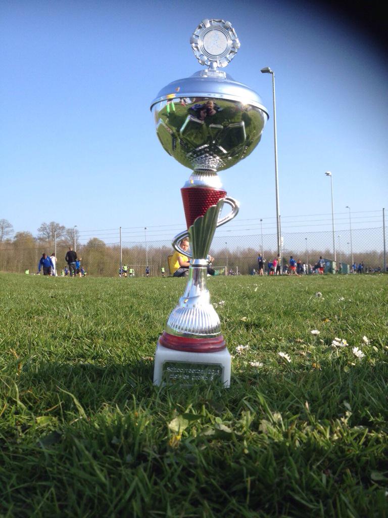 Jaaaaaaa groep 8 van <a href="/Toltermeppel/">OBS De Tolter</a> gaat met de beker naar huis #schoolvoetbaltoernooi