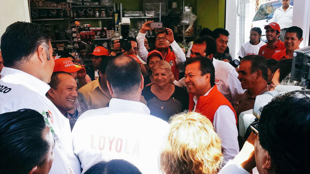 MOrtizProal's tweet photo. Recorre @CCQ_PRI mercado de Garambullo junto a @RLoyolaVera @Manuel_Pozo @Pospital @lalocarre #LosMejoresCandidatos http://t.co/SeqBdsR3mu
