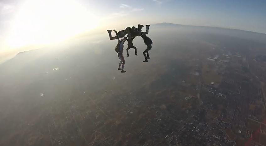 SkydivePerris's tweet photo. Midweek shenanigans! #skydiveperris #sunsetload #hybrid #youknowyouwantto http://t.co/5tVriK2rER