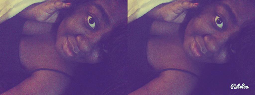 Qveenchelle__'s tweet photo. Chilling On Netflix 😊 #textinghim💕 http://t.co/A5WwwMZDki