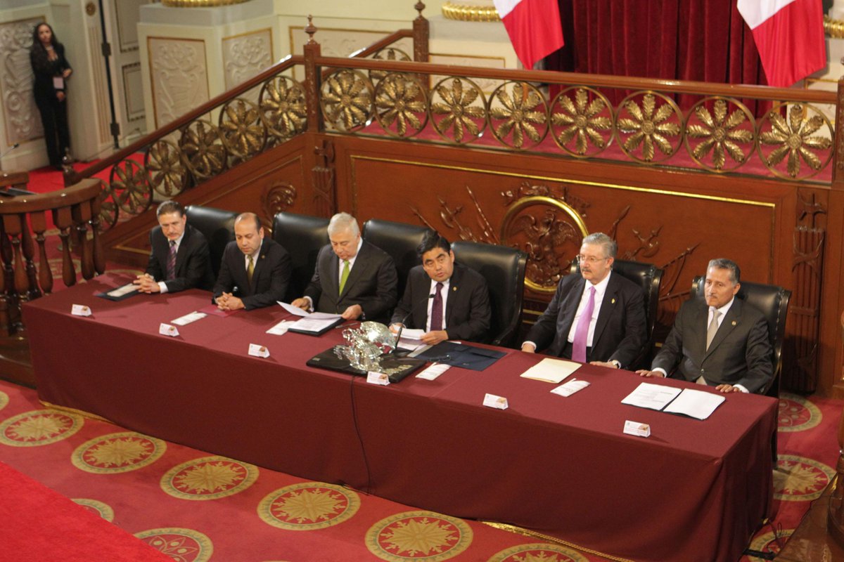 senadomexicano's tweet photo. #Fotos de la Sesión Solemne de la Cámara de Senadores en Palacio Nacional. http://t.co/hP3AwWPW8F http://t.co/AsNqPcFXKo
