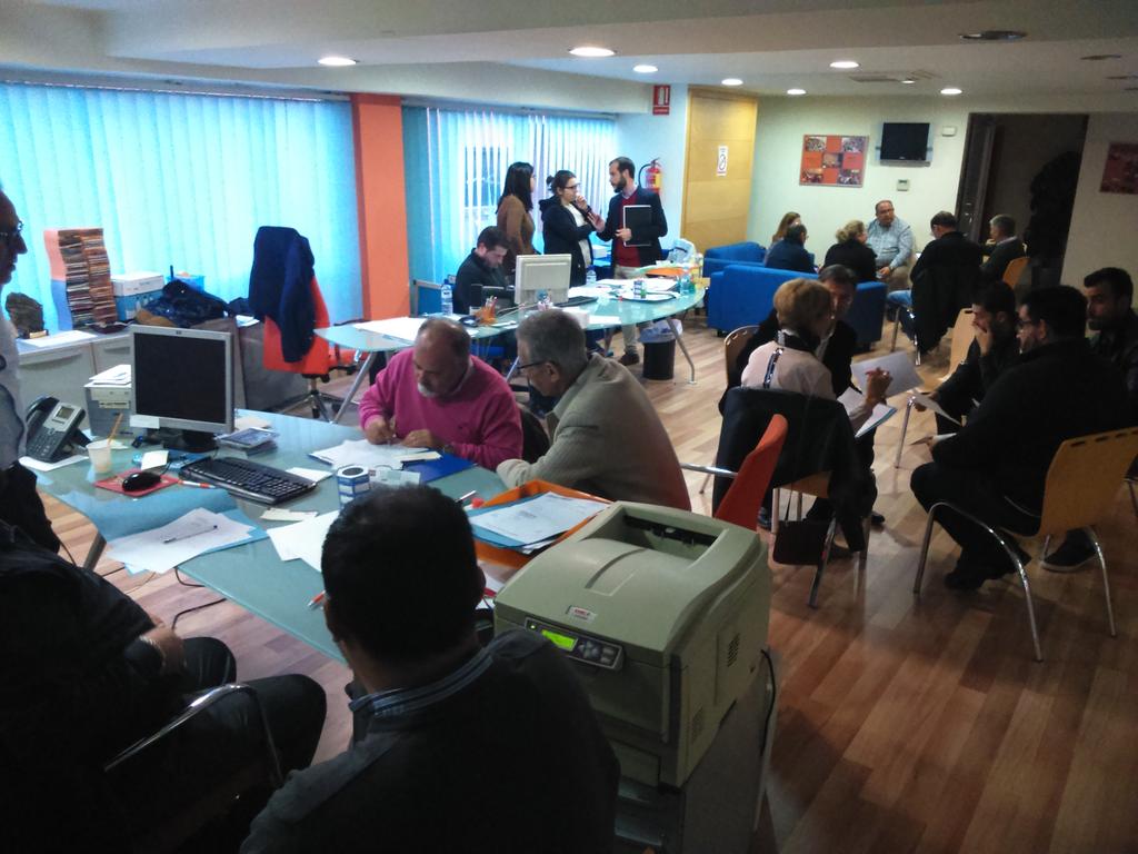 PPOrihuela's tweet photo. Trabajando para que @EmilioBascu sea el Alcalde de todos los Oriolanos. #OrihuelaesMuchoMas http://t.co/nn6oJB4D9F