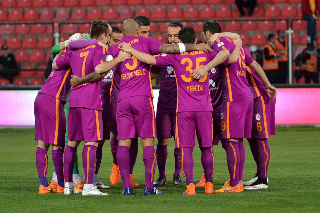 Galatasaray SK on Twitter: "FOTO | BİZİM TAKIM! http://t.co/wgU6GjpYpC"