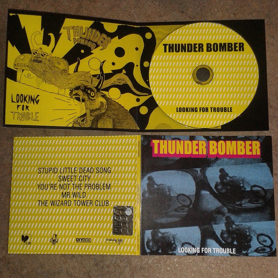 ThunderBomber's tweet photo. CD in vendita ai nostri concerti o sul nostro profilo http://t.co/YnpRiqdFYX #lookingfortrouble #ruock http://t.co/HtlD0INqU0