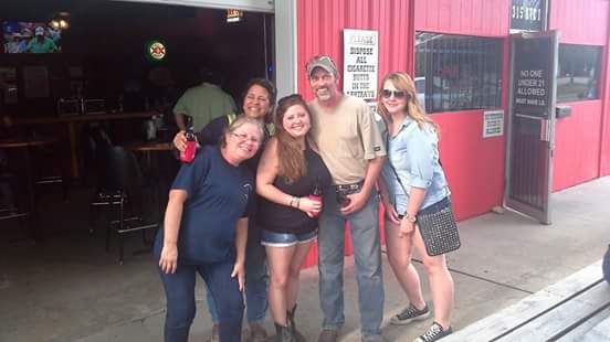 ForeverAJoy's tweet photo. My favorite people!! ❤🍺😊 #friends #favoritepeople #goodtimes #drunktimes http://t.co/Muydhg9Emu