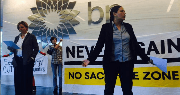 EagleFordTexas's tweet photo. 6 activists arrested at #BP's Houston headquarters, more protests on the horizon @BP_America - http://t.co/w442bJlaGw http://t.co/OIxPLBWCdA