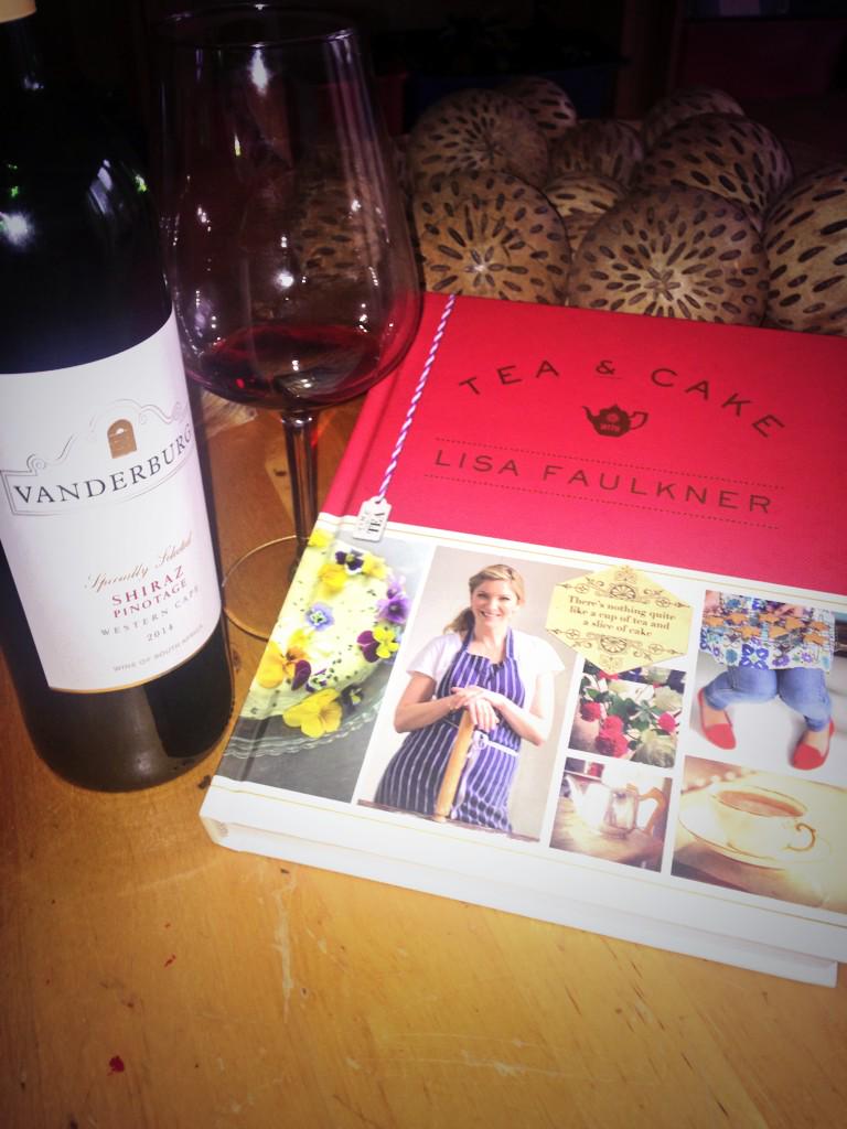 ESPx5's tweet image. @lisafaulkner1 look what arrived today ... Perfect evening read #favechef #cheers