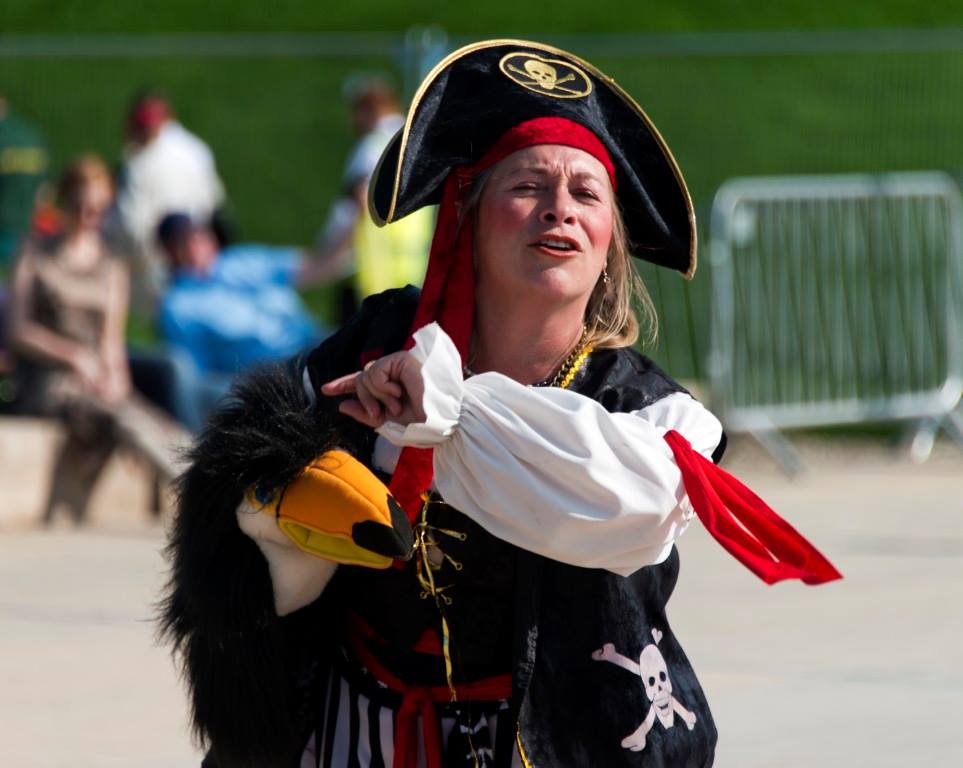 SimplySmileyPro's tweet photo. Aaaaarrrrgghh! #Throwback to when my pirate alter-ego made an appearance last year. http://t.co/mJaG0PikNc