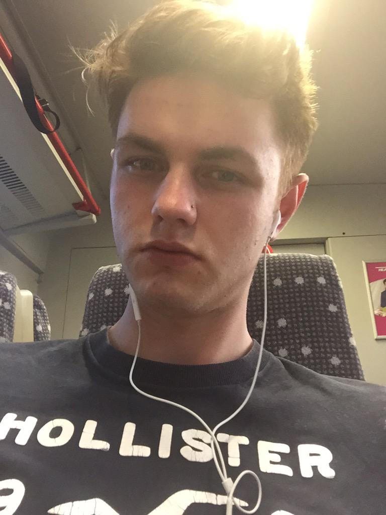 Leave manchester, it's raining. Arrive in London and its 24 degrees! Sweating like a peado in a playground 💦