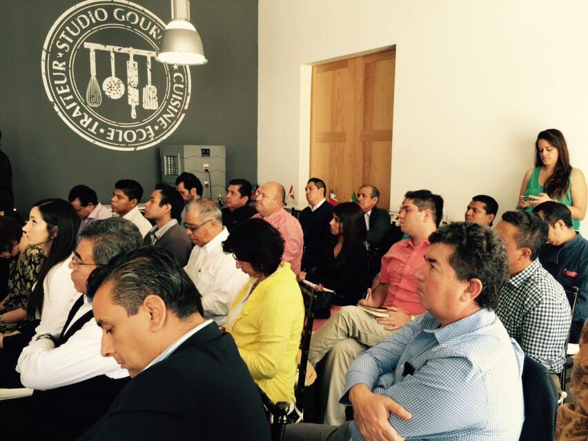 CANADABEEFMEX's tweet image. Seminario día 2 Nuevas tendencias en cortes de carne de ResCanadiense #canadianmeat  #ExperienceCDNbeef  #LoveCDNbeef