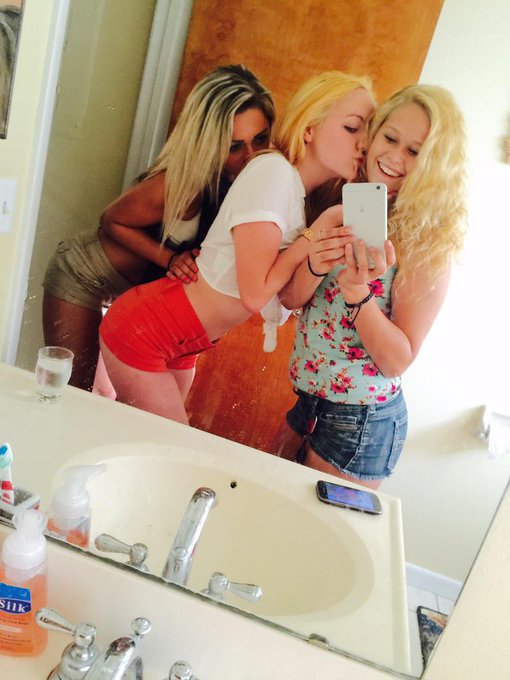 I love my bitches http://t.co/9IxfaQt80E<a href="/tag/favorite"class="tags"><span>#favorite</span></a>