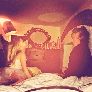 jupiterdizxc's tweet image. "Q criança linda! Quem é?" 
"Harry Styles" 
"Não, a princesinha!"
"O Harry?" 
"A outra princesa!" 
"Atah é a Lux"