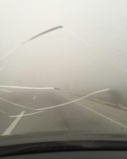 DTransitoPNC's tweet photo. Precaución si conduce sobre ruta Interamericana densa niebla obstaculiza visibilidad. Encienda las luces. http://t.co/uuClBX9F7J