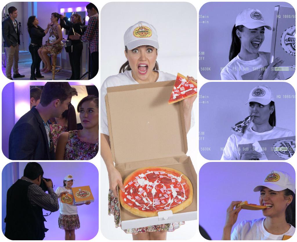 EmilioLarrosaTV's tweet image. #Fotogalería #LaYoya @JessicaDecote, de #SanBartoloElChico a modelo de pizzería
Clic en television.televisa.com/telenovelas/am… RT