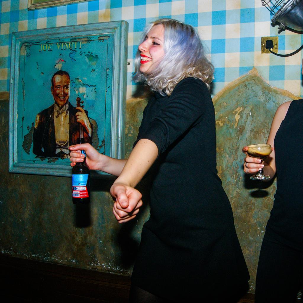 When your hair colour kind of matches the wall #girlwith5coloursinherhair #hairdye #dancing #nightlife #candid