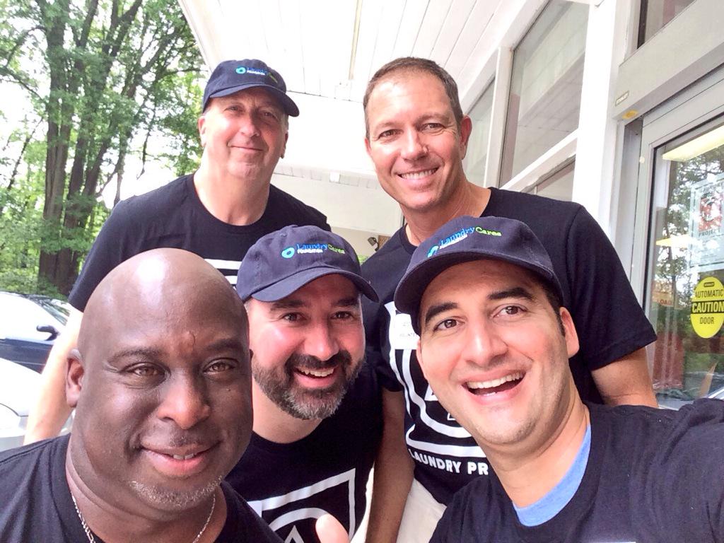 morenochris's tweet image. Kicking off #cleanshow: Smiles &amp;amp; free laundry for Atlanta families #clalaundryproject @CoinLaundryAssn @laundrylocker