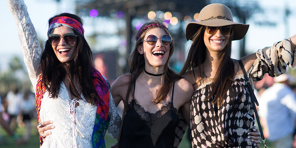 mofeinc's tweet photo. Whether or not you make it to the #polofields b sure 2 check out #Coachella 2015s #bestdressed http://t.co/37snYeTI1e http://t.co/EA7Muhve3l