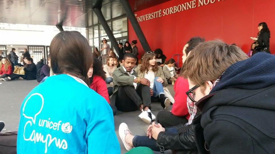 UNEFParis3's tweet photo. Le jeudi 9 avril à Paris 3 une minute de silence à été organisée pour les étudiants kenyan assaciner par bocoaram !! http://t.co/08IqgtruDC