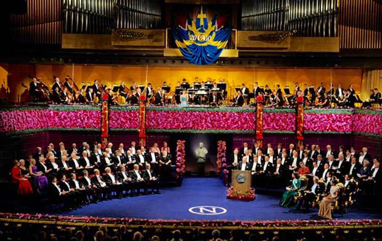 SaudiResearcher's tweet image. معلومة طريفة : لم يسبق ان حازت "امرأه" على جائزة نوبل  في الاقتصاد   - شدو حيلكم يا اقتصاديات المستقبل 😜