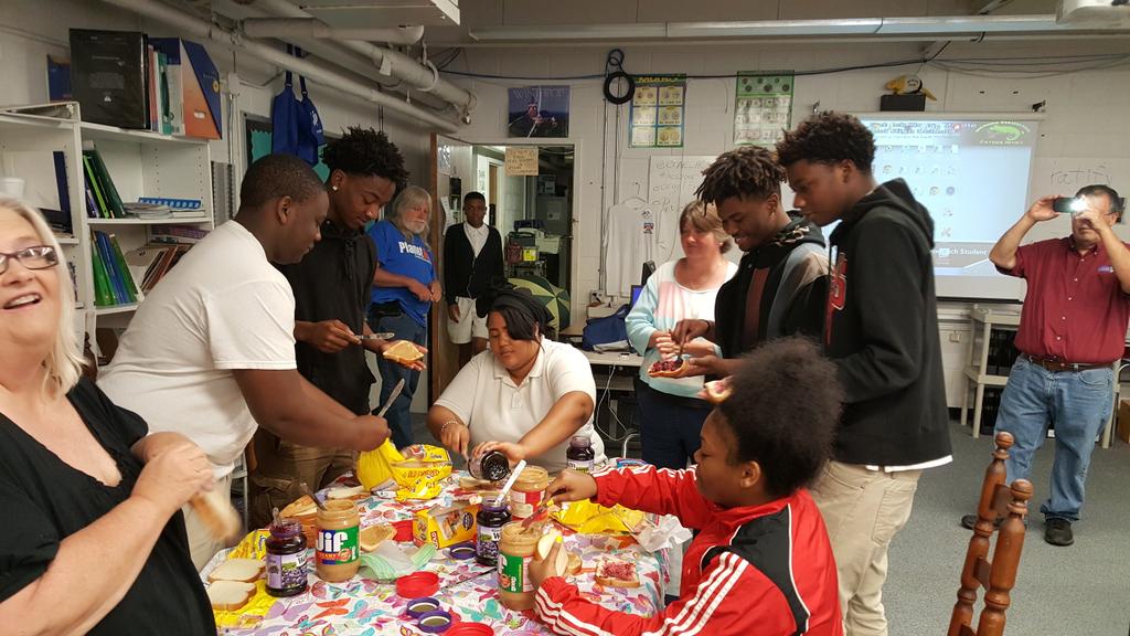 PatrickHenryHS's tweet photo. PHA Community Service Learning  students preparing sandwiches for homeless in our community @CTAE_HCS  #hcs2015 http://t.co/IB48Qs6V9t