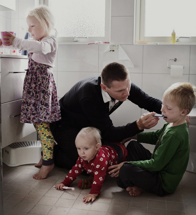 Johan Bävman fotografía los 480 días de permiso de paterniadad de los padres suecos

buzzfeed.com/lynzybilling/t…