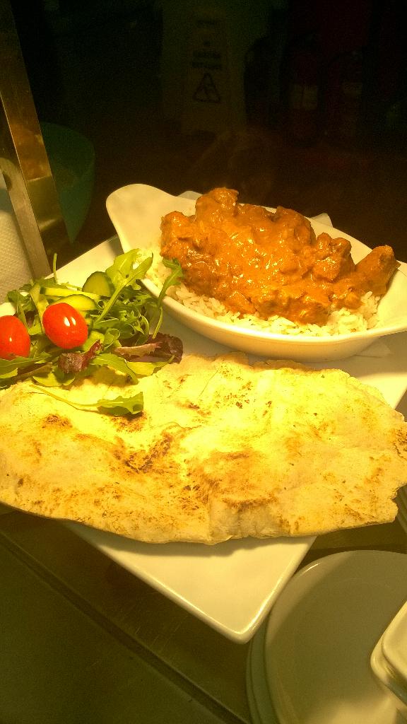 fatarys's tweet photo. Slow cooked chicken curry with cumin flat bread lovely http://t.co/TpJZ2rf2Pu