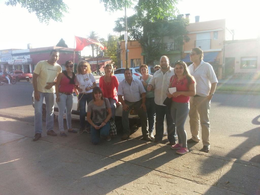 Puerta a puerta en barrio Castro y Garcia rumbo a Mayo con la 16 <a href="/sergiobotana/">Sergio Botana</a> @jorgewlarranaga