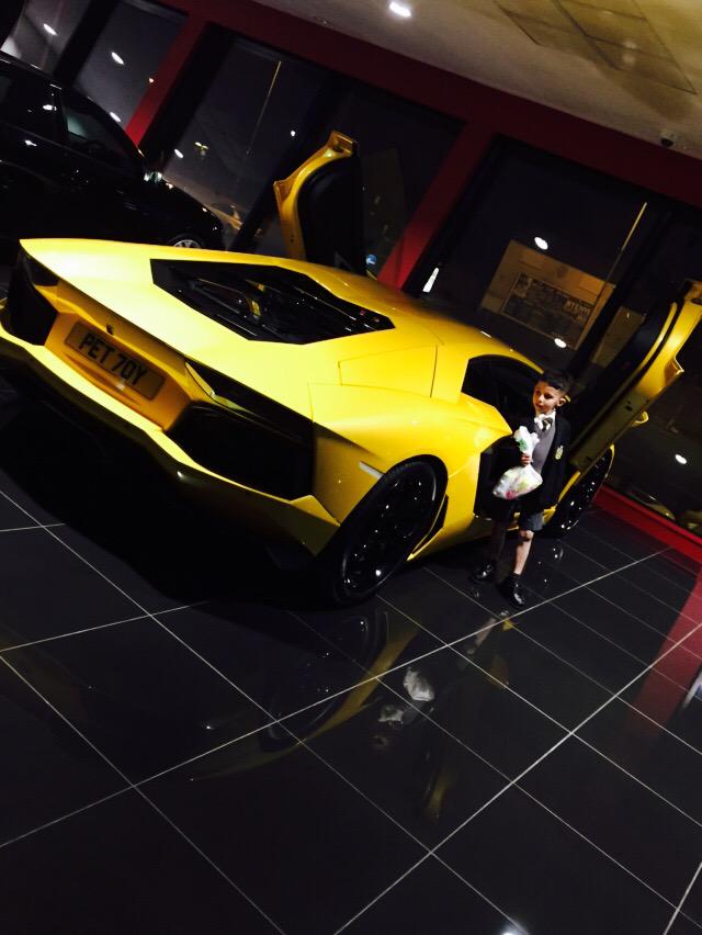 Premier_Store's tweet photo. Jus left #PETHQ @aleem_official AMAZING SERVICE 4RM UNCLE LOVED THE BLACK GHOST back very soon without a doubt 👍✌🏽️ http://t.co/NTgsJgHrhd