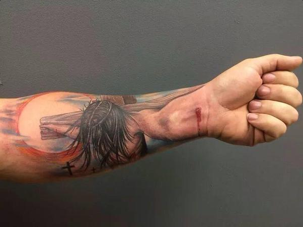 CauseWereGuys's tweet photo. I don't care who you are, this tattoo artist has talent http://t.co/4IULqPYwDk