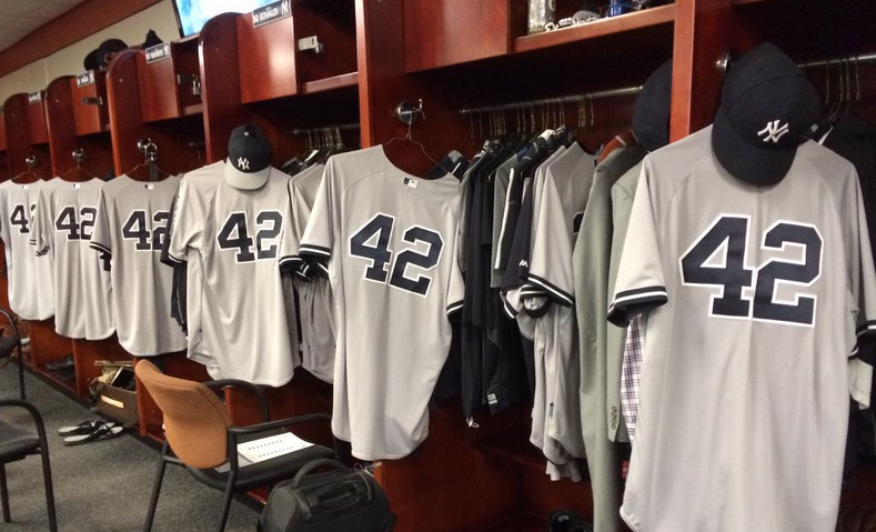 jackie robinson yankees jersey