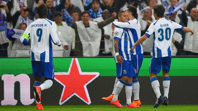 LigadeCampeones's tweet photo. 'El Oporto sueña con las semifinales'. Crónica del @FCPorto - @FCBayern, por @UEFAcomRobertoH: http://t.co/m17OX9vJvn http://t.co/MnbpiVp2yM