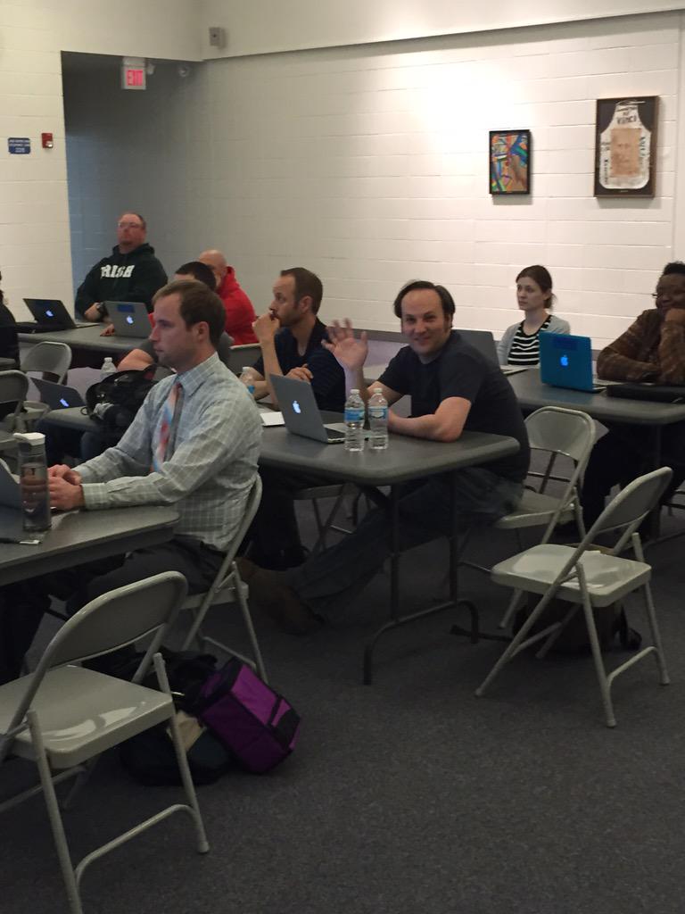 CManning0306's tweet photo. @ParkerJrHigh's @MrsEMusic conducting FIU "The Paperless Classroom with Google Drive". #D161learns http://t.co/Iuvm1n1p3J