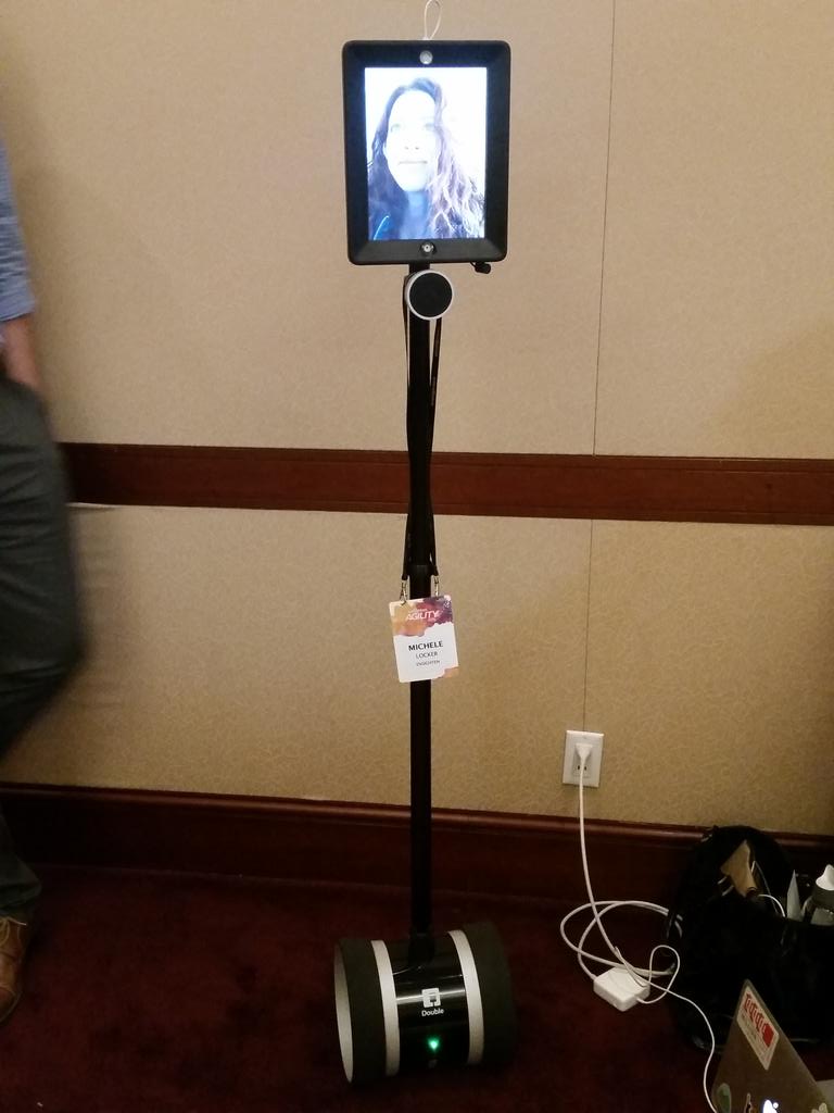 KatelynChee's tweet photo. R2D2 made an appearance! Pretty neat. #Agility2015 @michelelabella doing the honors;) http://t.co/g4fwziU1to