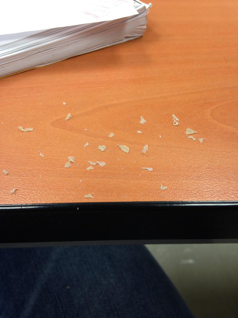 sorowable's tweet photo. Boring classes got rowers like #lifeofarower #blisterprobs http://t.co/pakkd1bYbL