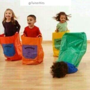 TuiterHits's tweet photo. 3 de cada 4 niños se divierten jugando a las carreras de sacos http://t.co/1ulK7TLxS0