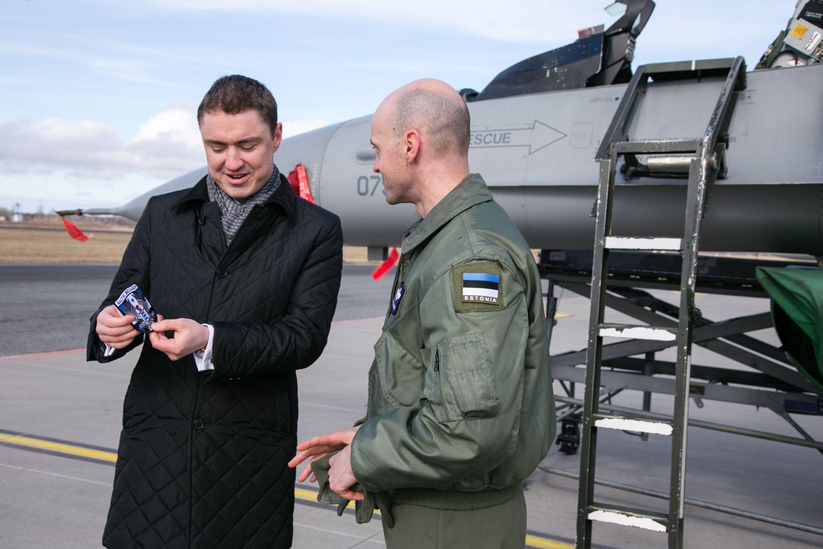 kadrip's tweet photo. Extremely proud @TaaviRoivas took time to greet US 510th Fighter Squadron that are exercising in #Ämari #GoBuzzards http://t.co/p0De49bczM