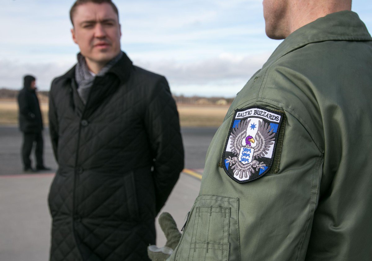 kadrip's tweet photo. Extremely proud @TaaviRoivas took time to greet US 510th Fighter Squadron that are exercising in #Ämari #GoBuzzards http://t.co/p0De49bczM