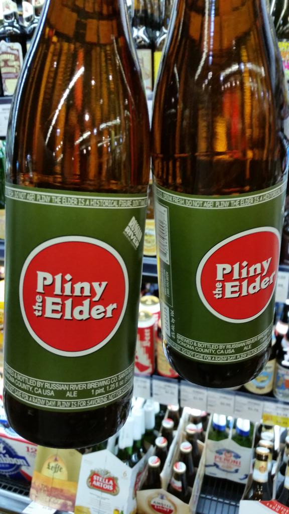 RussellCaughey's tweet photo. A rare sight indeed, finding two Elder's in the wild. #plinytheelder #RussianRiverBC #beer #craftbeer http://t.co/hXpbAUzoEX