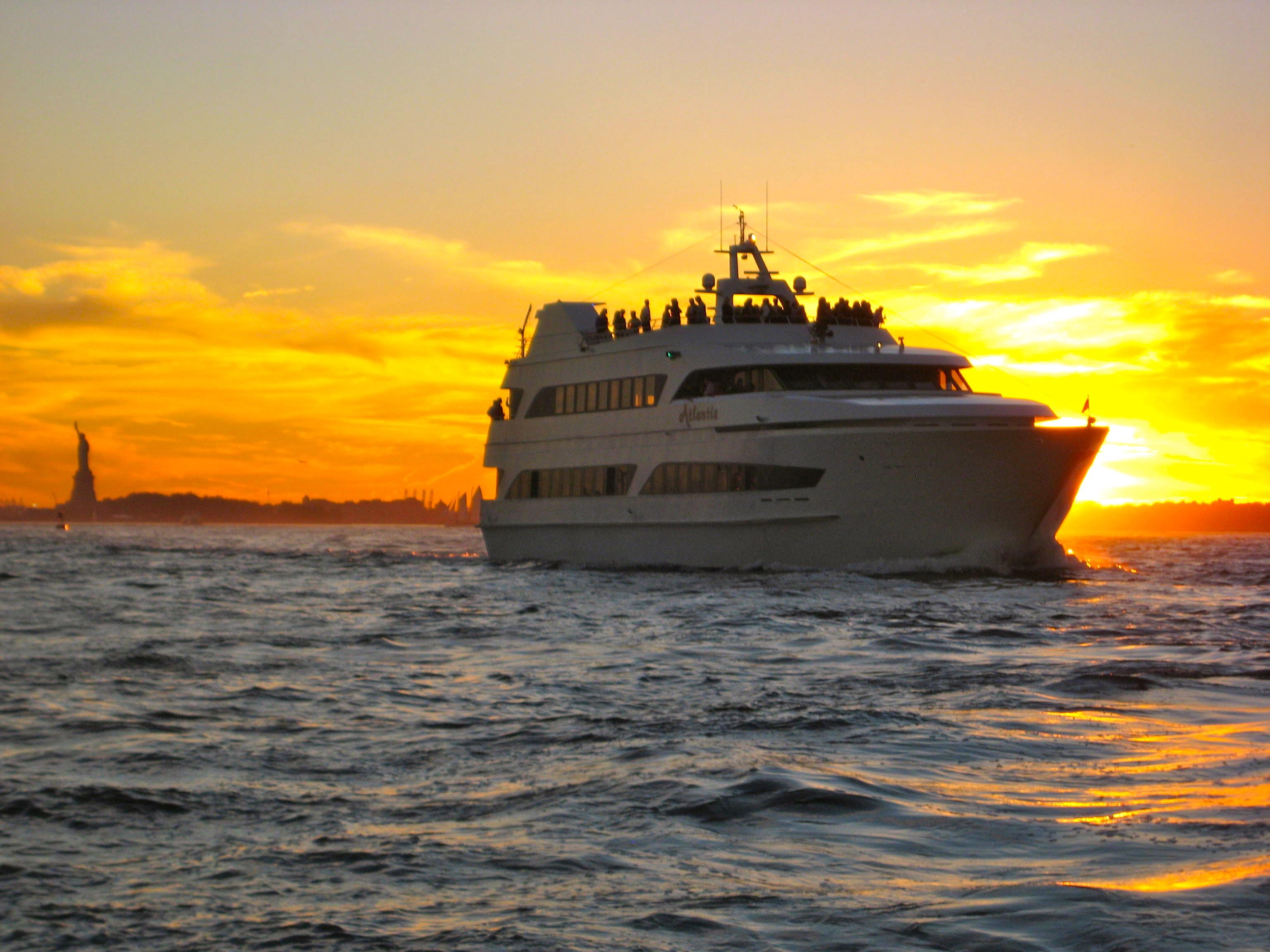 New York Cruises (AtlantisYachtNY) / Twitter