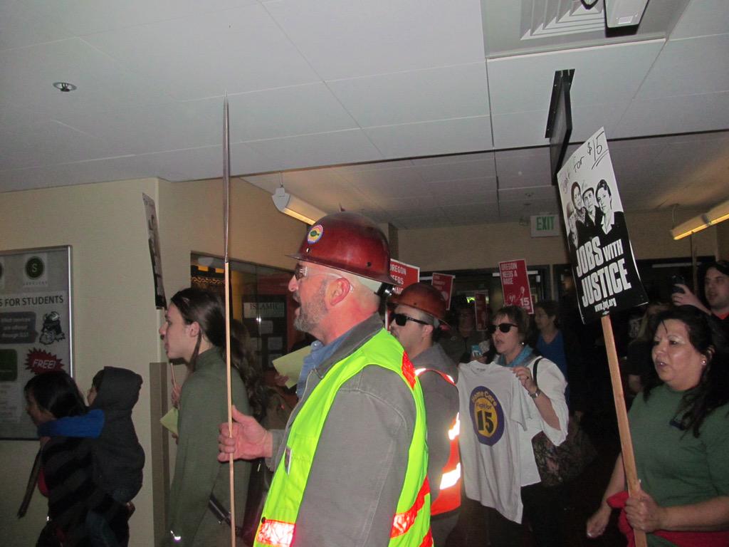 therearguard's tweet photo. This is how workers get it done. #15nowPDX #15now @SEIU @AFSCME @itsmikebivins http://t.co/c4l2KwCGJT