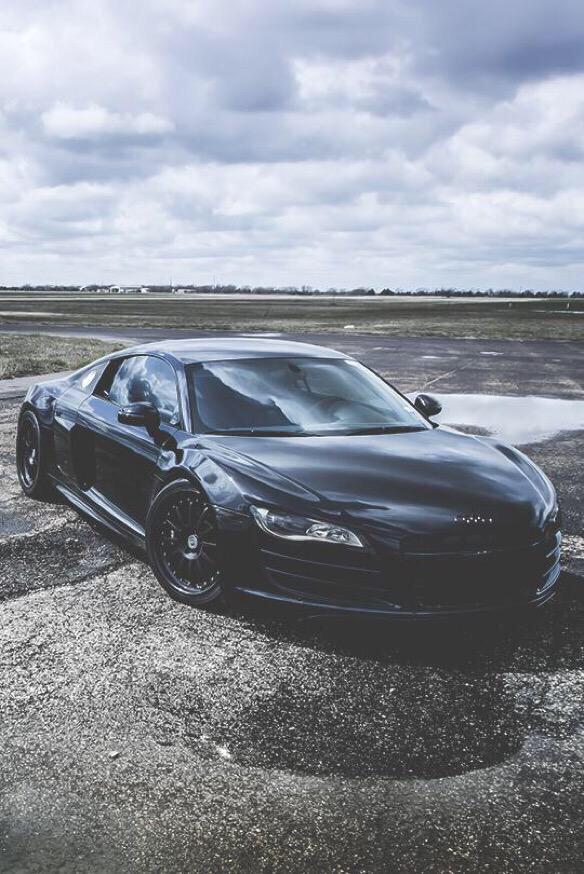 LuxuriousStyIe's tweet photo. Black R8. http://t.co/1ZJeIksRwz