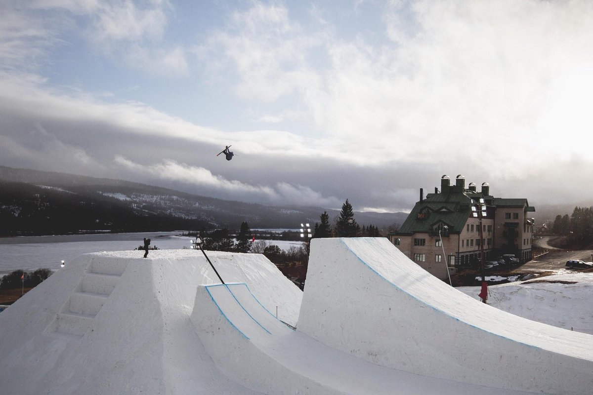 riabunnie's tweet photo. the @JonOlsson invitational jump is pretty big I guess... http://t.co/QlInY9uF3J