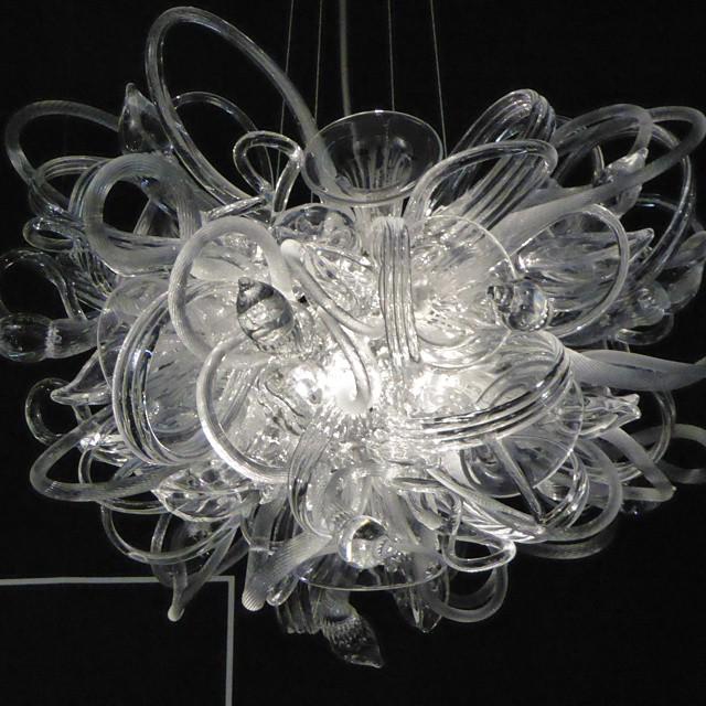 carmennatschke's tweet photo. Exquisite chandelier. @ambiente #ambiente15 #blogtourambiente #luxury #lighting #glamour http://t.co/7etmhqpf40 http://t.co/fP1iwKq5i4