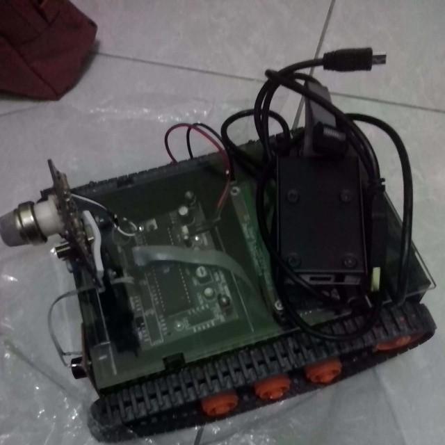 Otherbots's tweet image. #microcontrollerproject #microcontrollers #sensor #robots #robot #atmega8535 #gassensor #robotic #mikon by yulita_g…
