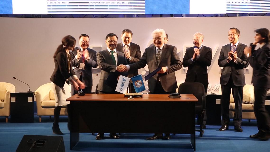 Төр-хувийн хэвшлийн "Түншлэлийн тунхаг бичиг"-т гарын үсэг зурлаа. #UBForum #НайрсагУБ >>> bloombergtv.mn/post/24357/