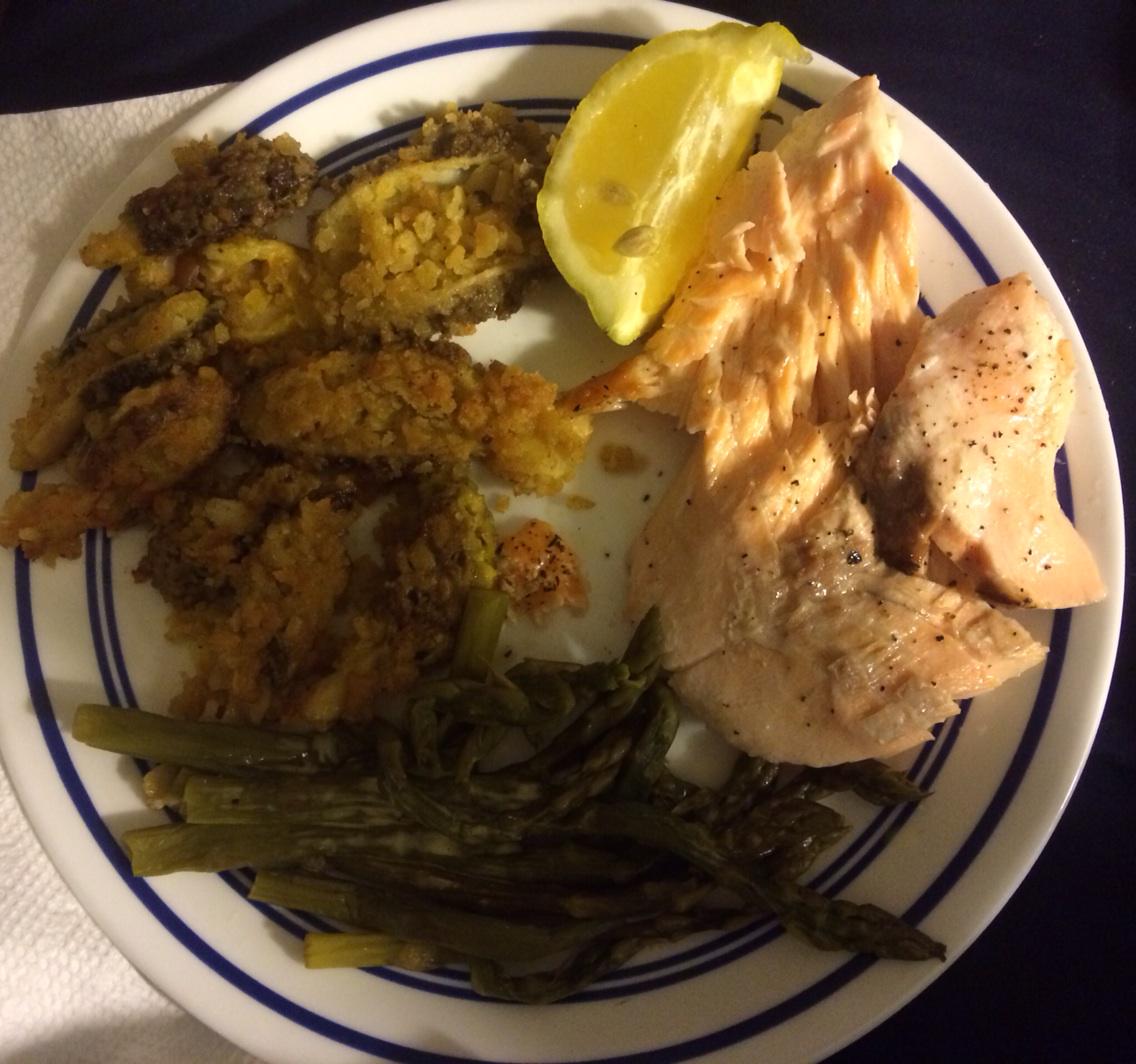 libteacher14's tweet photo. Yum Morels, asparagus, and grilled salmon! All of which are my favorites!! http://t.co/WqRQOPtI8a