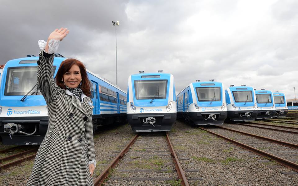 TRANSPORTE: Cristina celebró la recuperación de los trenes: "Los argentinos estamos construyendo nuevos sueños" CCrXH2jWAAAoQF6