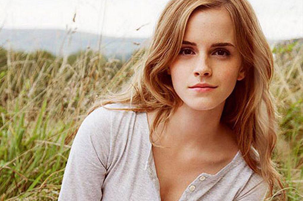 WOMAN CRUSH WEDNESDAY. HAPPY BIRTHDAY, EMMA WATSON. MY CAPS LOCK IS NOT ACCIDENTALLY ON. I <3 YOU EMMA 
