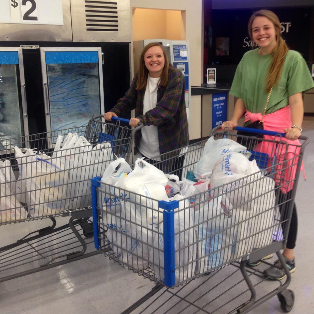 arkansasKD's tweet photo. Getting ready for our sisterhood with @UARKChiOmega tomorrow at 6:00 at the ΞΞ house. We are so excited! #arkansaskd http://t.co/2NYXAPf77k